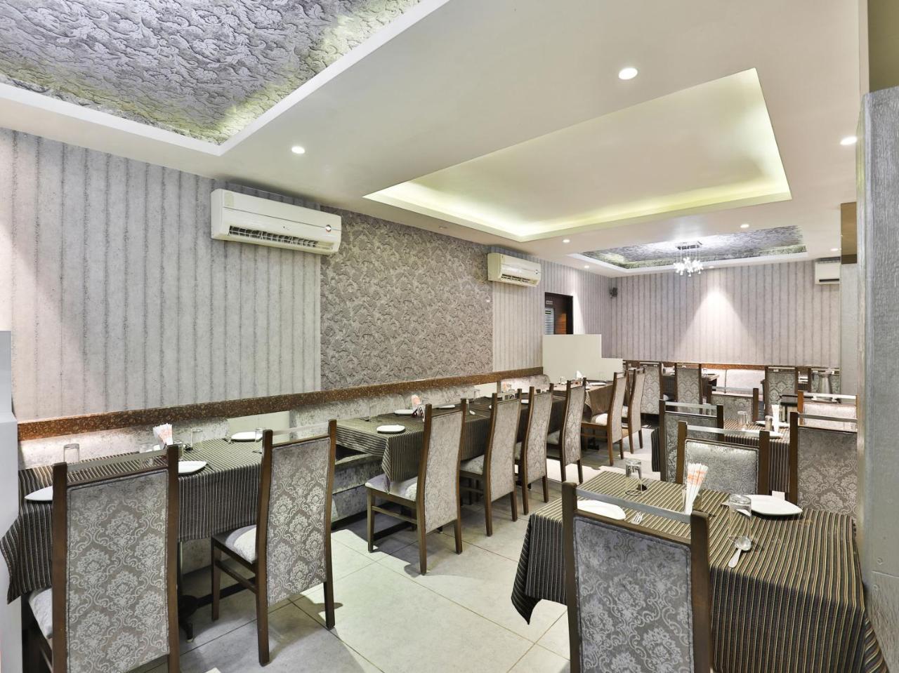 Oyo 17332 Hotel Nana'S Daman Ngoại thất bức ảnh